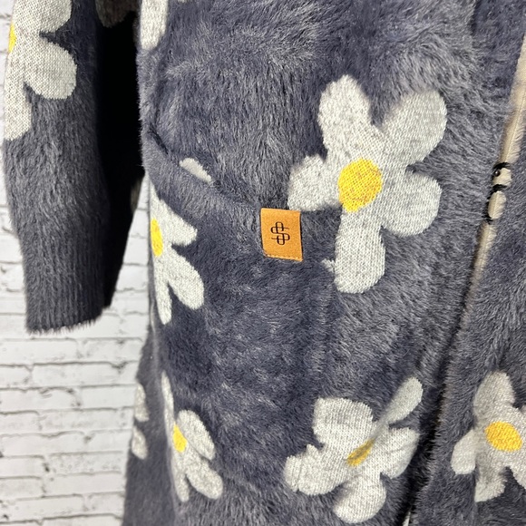 Simply Southern | NWOT fuzzy dusty blue, daisies long cardigan, size L - Picture 6 of 11